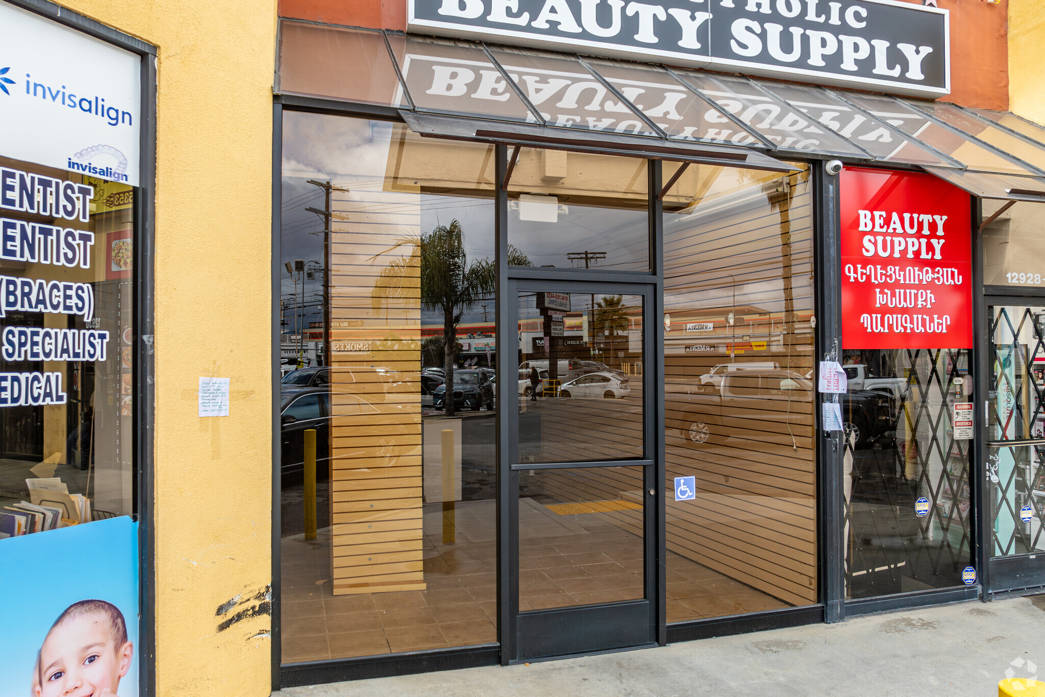 12904-12924 Sherman Way, North Hollywood, CA à louer Photo de l’immeuble– Image 1 sur 3