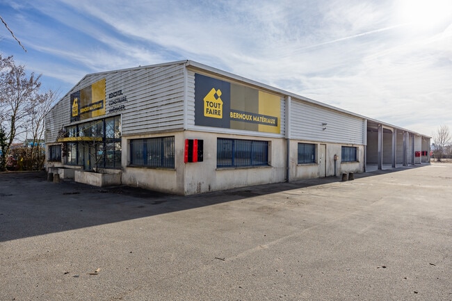 Plus de détails pour 14 Rue Fulgencio Gimenez, Vaulx-en-Velin - Local d’activités à vendre