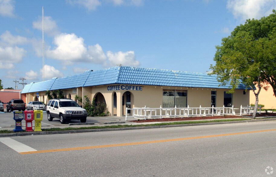 4820-4830 Candia St, Cape Coral, FL à louer - Photo de l’immeuble – Image 2 sur 11