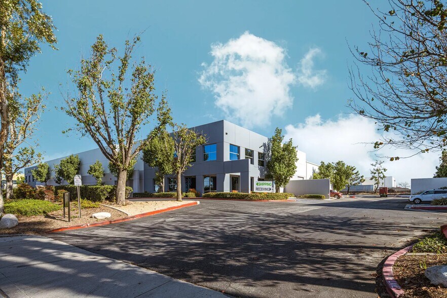 10681 Business Dr, Fontana, CA à vendre - Photo principale – Image 1 sur 10