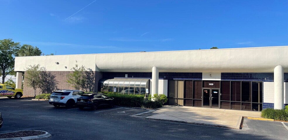 1429 Massaro Blvd, Tampa, FL à vendre - Photo de l’immeuble – Image 2 sur 4