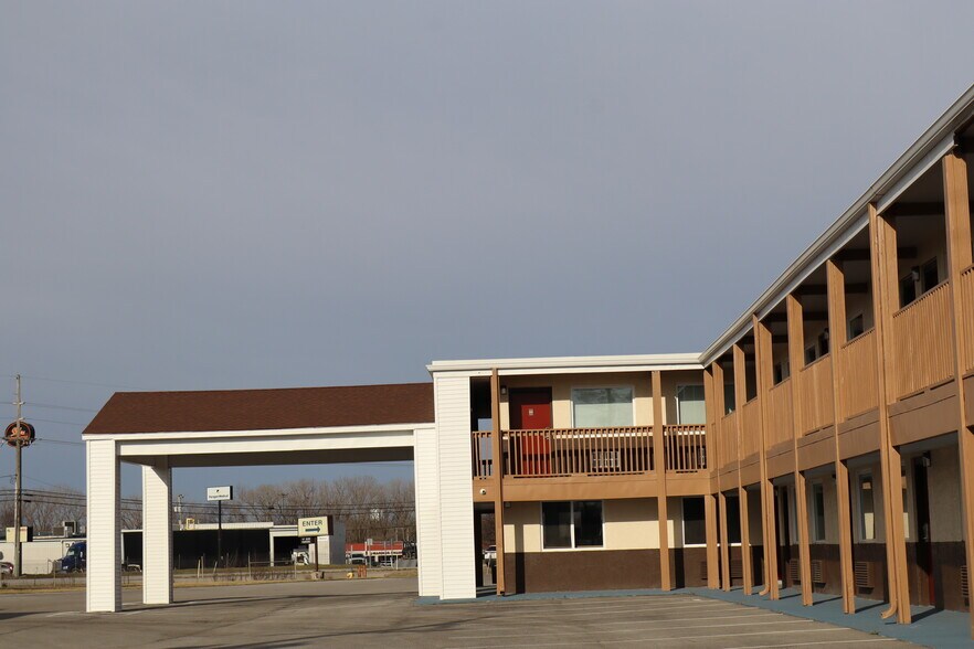3521 Lake City Hwy, Warsaw, IN à vendre - Photo de l’immeuble – Image 1 sur 24
