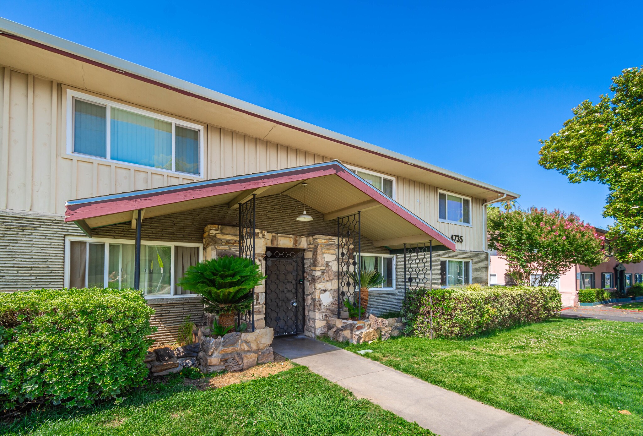 4743 Marconi Ave, Carmichael, CA à vendre Photo de l’immeuble– Image 1 sur 7