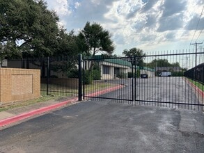 10210 Monroe Dr, Dallas, TX à vendre Photo intérieure– Image 1 sur 13