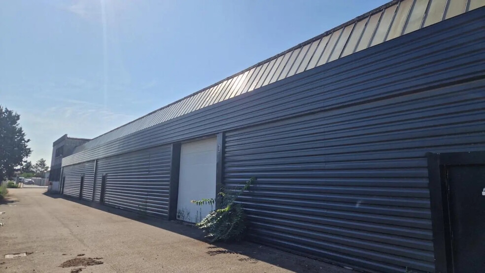 34 Avenue Des Bruyères, Décines-Charpieu à louer - Photo de l’immeuble – Image 2 sur 9