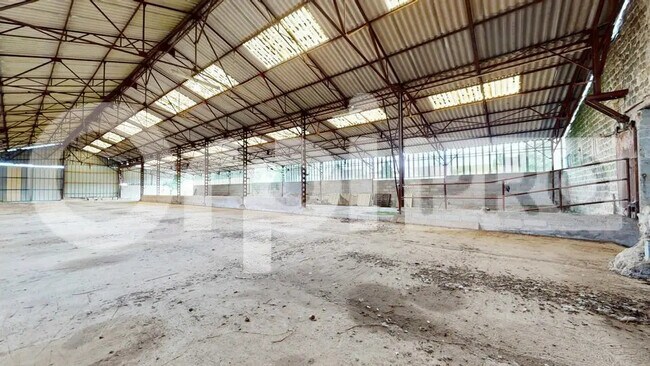 Plus de détails pour Local d’activités à vendre