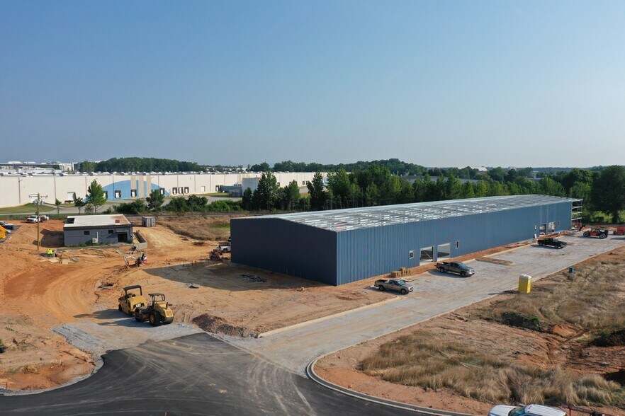 000 Osage Dr, Greenville, SC à louer - Photo de l’immeuble – Image 3 sur 10
