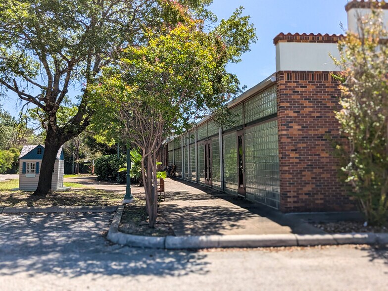 419 E Magnolia Ave, San Antonio, TX à vendre - Photo de l’immeuble – Image 3 sur 3