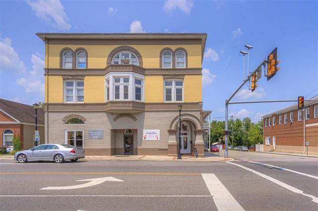 301 W Main St, Radford, VA à louer - Photo principale – Image 1 sur 50