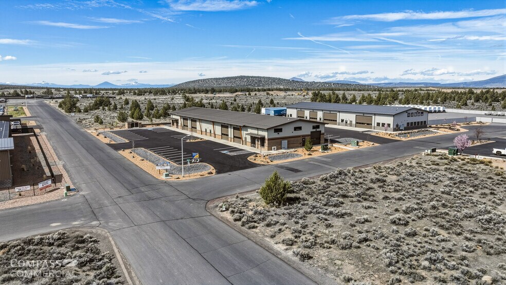 3951 SW Empire Dr, Prineville, OR à louer - Photo de l’immeuble – Image 2 sur 15