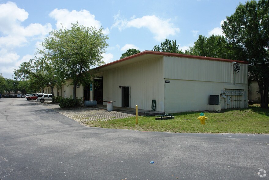 11733 66th St N, Largo, FL à louer - Photo de l’immeuble – Image 3 sur 12