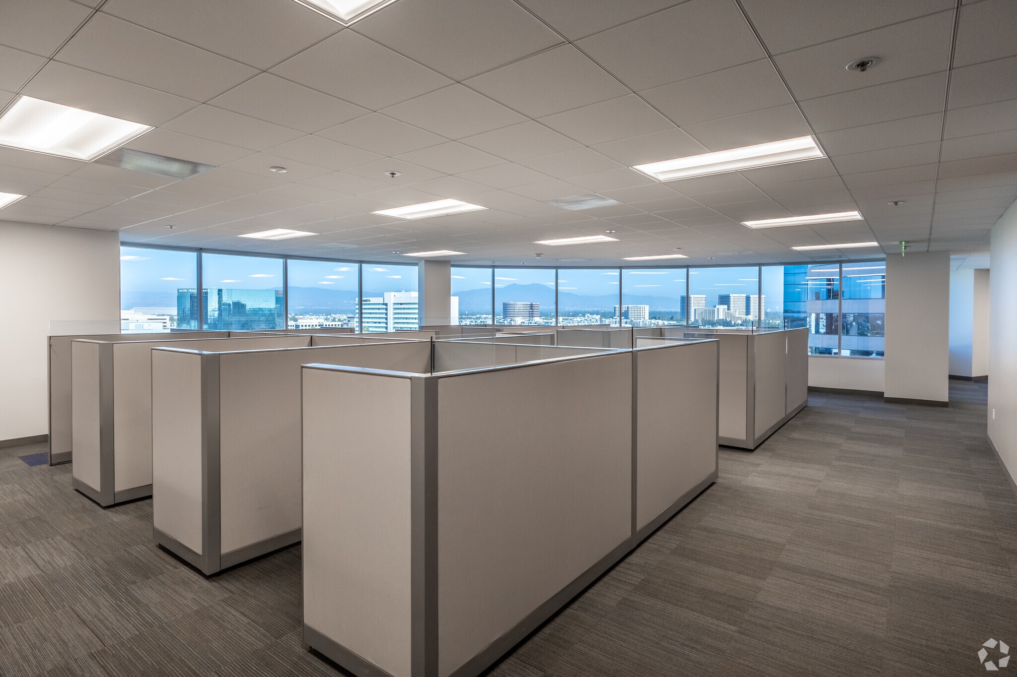 18101 Von Karman Ave, Irvine, CA à louer Photo intérieure– Image 1 sur 4