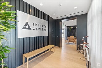 330 S Cedros Ave, Solana Beach, CA à louer Hall d’entrée– Image 2 sur 7