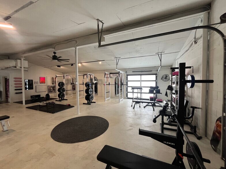 400 E St Elmo Rd, Austin, TX à louer - Photo de l’immeuble – Image 3 sur 16