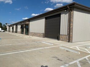 6427 Highway 105, Conroe, TX à louer Photo de l’immeuble– Image 1 sur 2