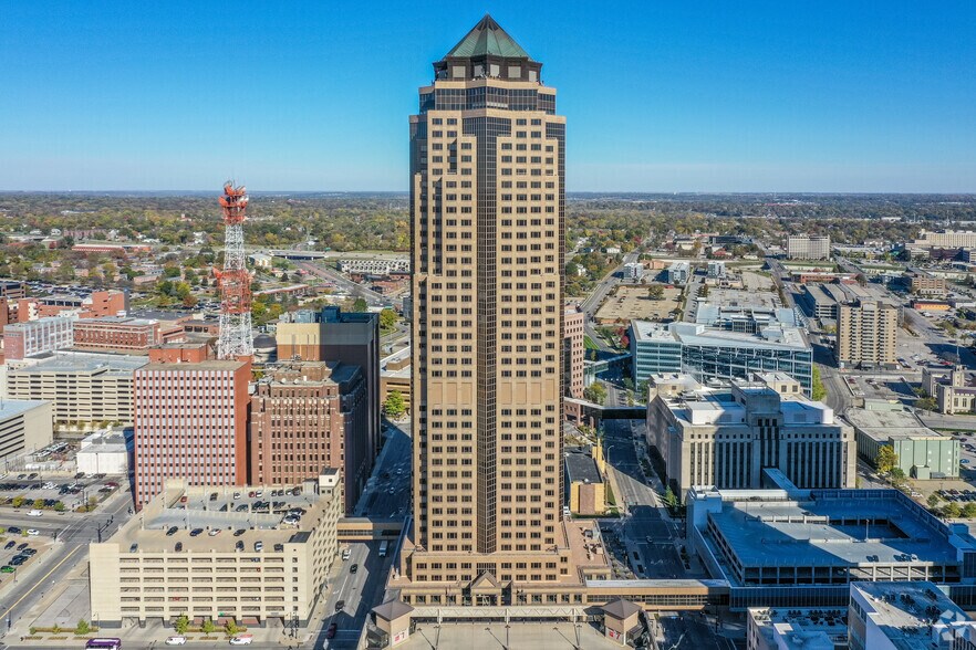 801 Grand Ave, Des Moines, IA à louer - Photo de l’immeuble – Image 1 sur 8