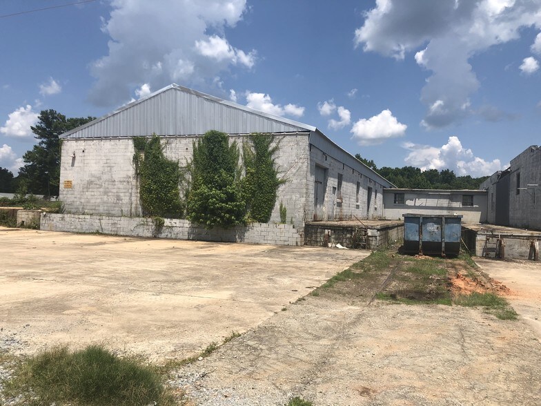 1139 E 3rd St, Jackson, GA à louer - Photo de l’immeuble – Image 3 sur 20