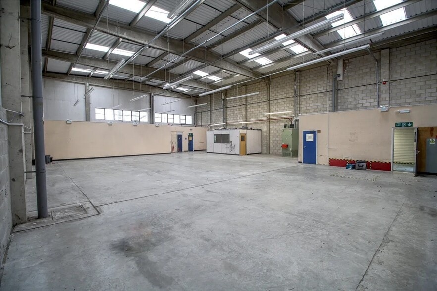 Unit 11 Whittle Way, Lowfield Heath à louer - Photo intérieure – Image 3 sur 4