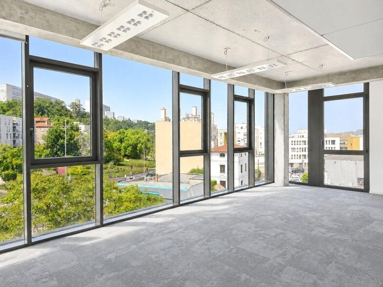 1-3 Avenue Sidoine Apollinaire, Lyon à louer - Photo de l’immeuble – Image 3 sur 11