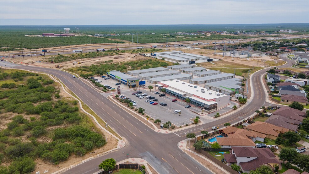 2101 Shiloh Dr, Laredo, TX à louer - Photo de l’immeuble – Image 2 sur 12