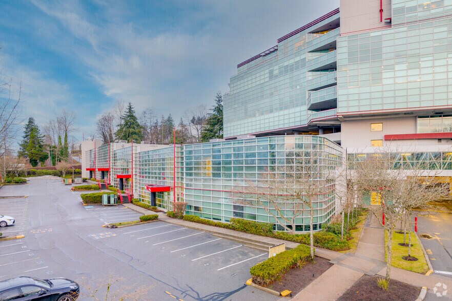 8525 Baxter Pl, Burnaby, BC à louer - Photo principale – Image 1 sur 11