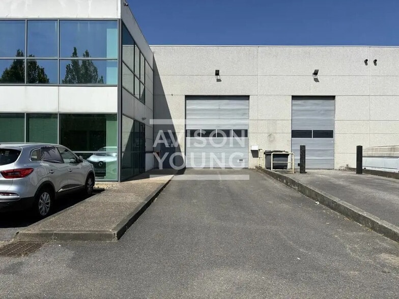 Local d’activités dans Chilly-Mazarin à louer - Photo de l’immeuble – Image 2 sur 7