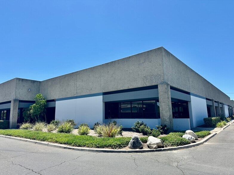 1230 N Jefferson St, Anaheim, CA à louer - Photo principale – Image 1 sur 1