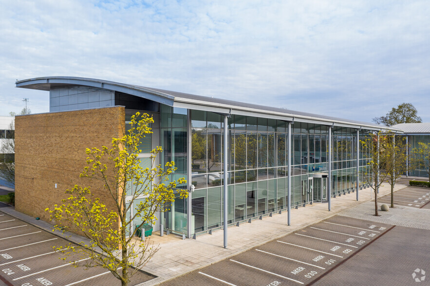 270 Wharfedale Rd, Wokingham à louer - Photo de l’immeuble – Image 2 sur 4