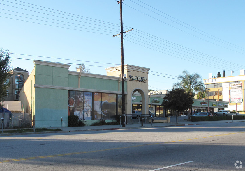22864-22898 Ventura Blvd, Woodland Hills, CA à louer - Photo principale – Image 1 sur 12