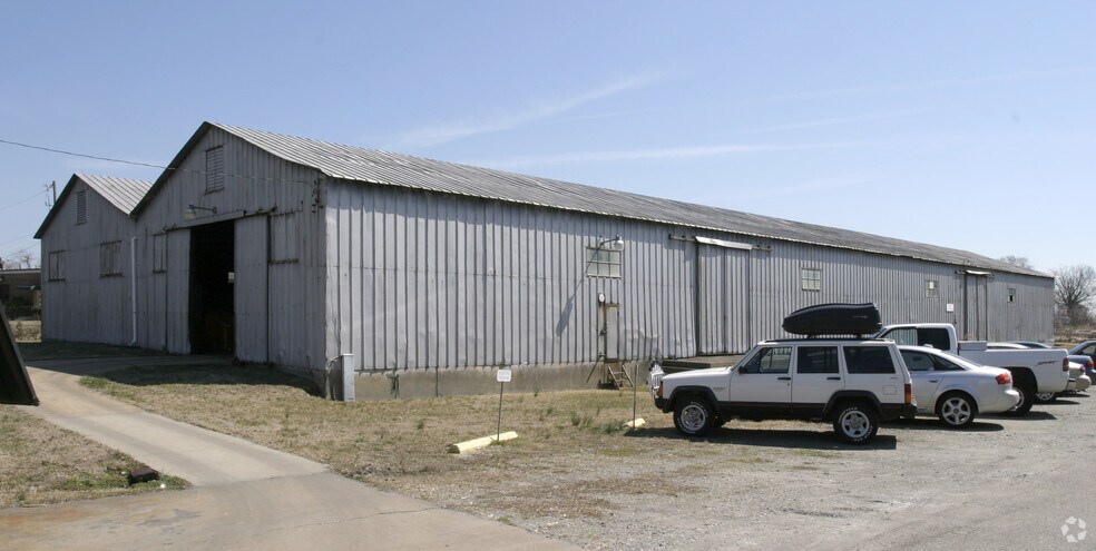 900E Jefferson Ave, Newport News, VA à louer - Photo de l’immeuble – Image 1 sur 5