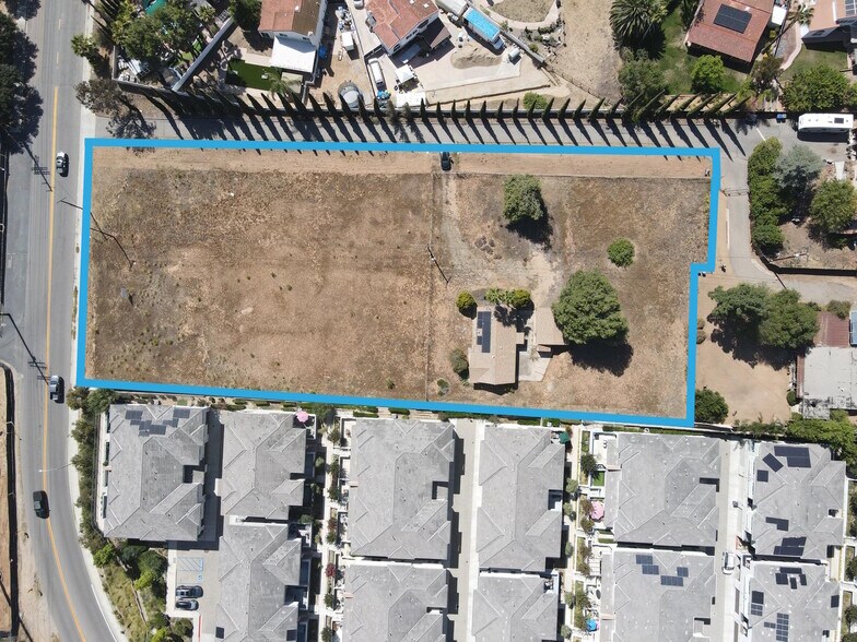 1358 Montiel Rd, Escondido, CA à vendre - Photo de l’immeuble – Image 2 sur 4
