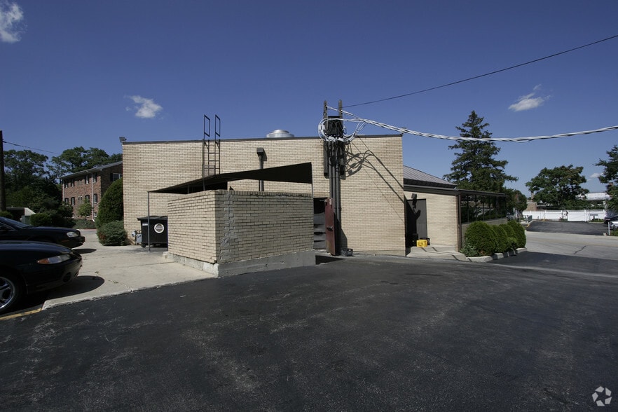 479 Pennsylvania Ave, Glen Ellyn, IL à vendre - Photo de l’immeuble – Image 2 sur 6