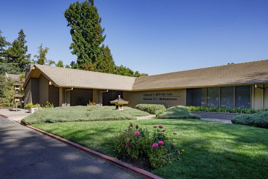 730 Howe Ave, Sacramento, CA à louer - Photo de l’immeuble – Image 2 sur 11
