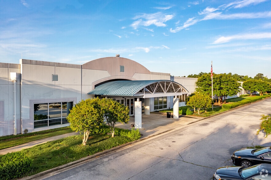 100 Southcrest Dr, Stockbridge, GA à louer - Photo principale – Image 1 sur 19