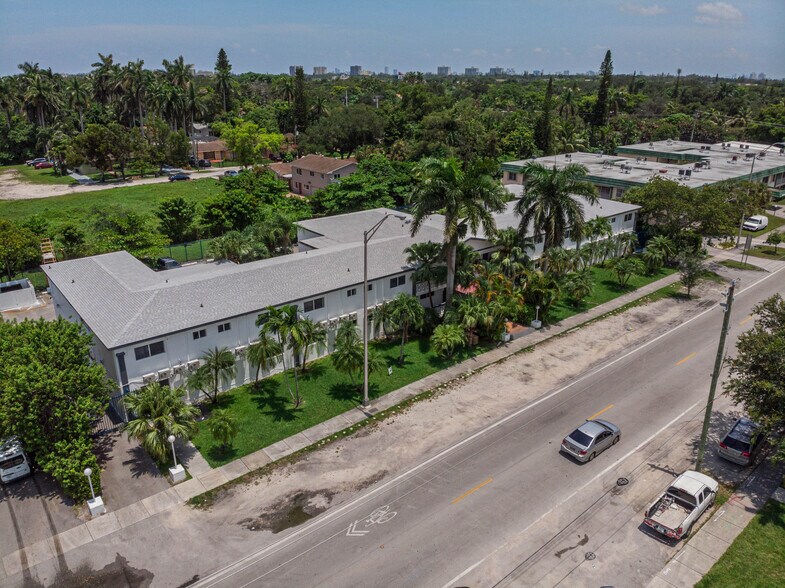 13201 Memorial Hwy, North Miami, FL à vendre - Photo de l’immeuble – Image 2 sur 25