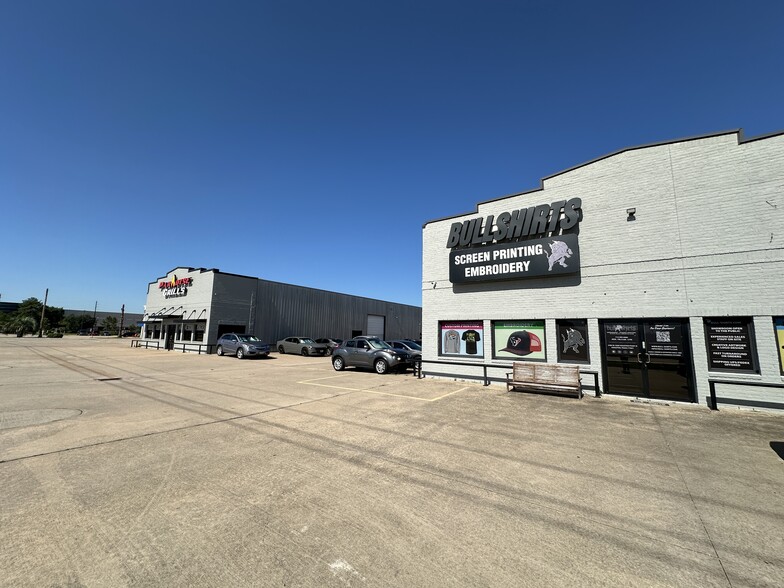 5485 W Sam Houston Pky N, Houston, TX à louer - Photo de l’immeuble – Image 2 sur 13