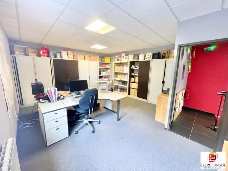 Bureau dans Saint-Jean-du-Cardonnay à louer Photo intérieure– Image 1 sur 10
