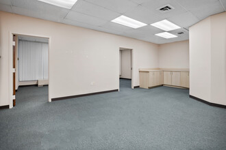 8720 Georgia Ave, Silver Spring, MD à louer Photo intérieure– Image 2 sur 2