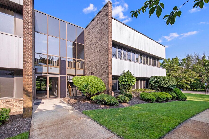 257 Monmouth Rd, Oakhurst, NJ à vendre - Photo de l’immeuble – Image 1 sur 7