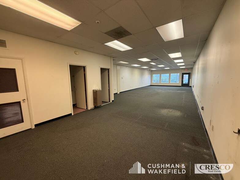 24674-24700 Euclid Ave, Euclid, OH à vendre - Photo de l’immeuble – Image 3 sur 5