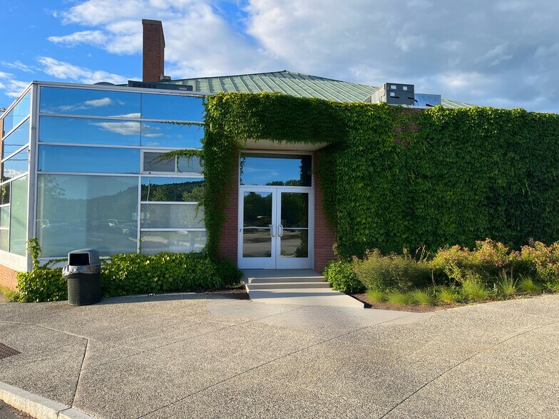 45 Hanover St, Lebanon, NH à louer - Photo de l’immeuble – Image 3 sur 7
