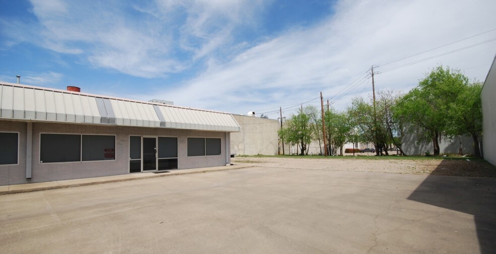 2410 Executive Dr, Garland, TX à louer - Photo de l’immeuble – Image 3 sur 5