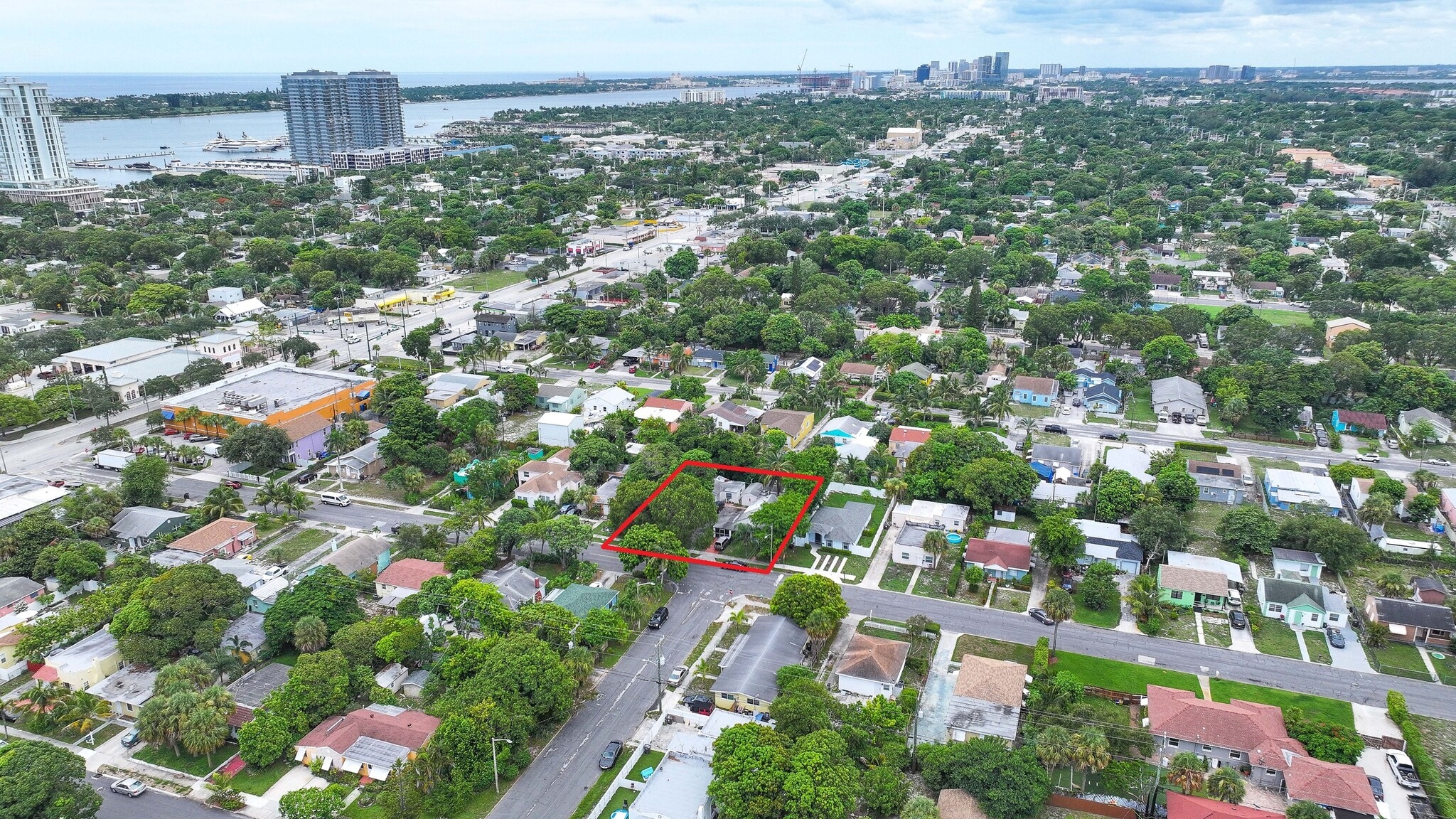 638 50th St, West Palm Beach, FL à vendre Photo principale– Image 1 sur 10