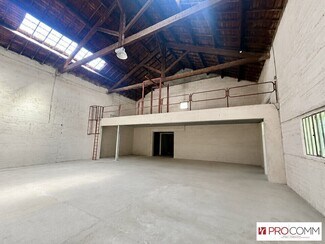 Plus de détails pour Local d’activités à vendre