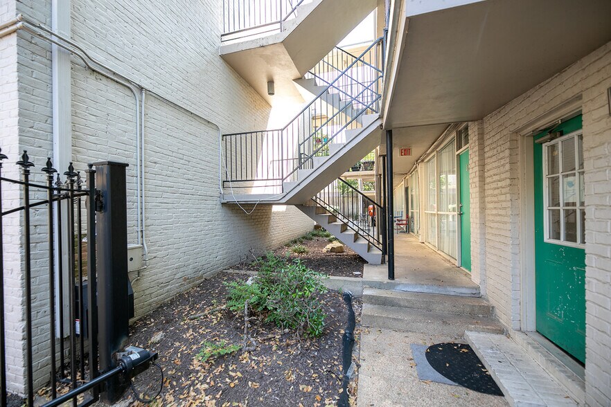 1639 Monroe Ave, Memphis, TN à vendre - Photo de l’immeuble – Image 3 sur 25