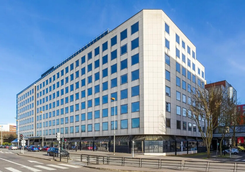 1 Rue George Stephenson, Montigny-le-Bretonneux à louer - Photo de l’immeuble – Image 2 sur 4