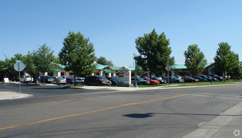 228 E Plaza Dr, Eagle, ID à louer - Photo de l’immeuble – Image 3 sur 13