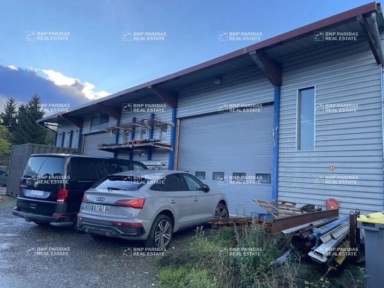 Local d'activités dans Thurins à vendre - Photo de l’immeuble – Image 1 sur 11