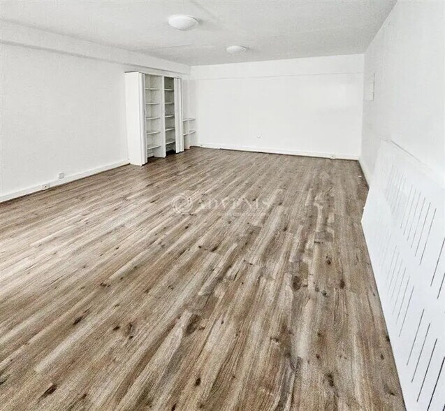 Bureau dans Châtillon à louer - Photo intérieure – Image 1 sur 5