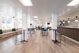 4 Matthew Parker St, Londres à louer Photo intérieure– Image 2 sur 3